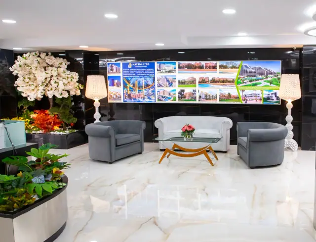 Waiting area at the Castellón office, with armchairs and the Marina d’Or developments display