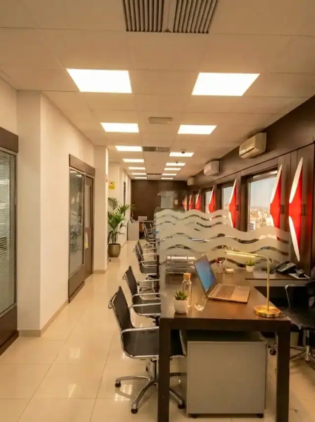 Row of service desks at the Inseryal office on Príncipe de Vergara, Madrid