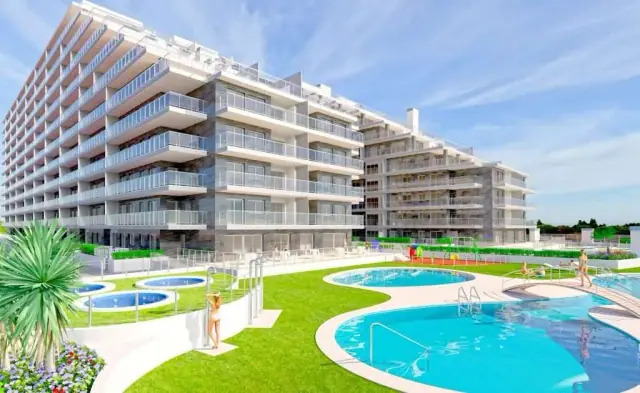 Baseinas ir bendro naudojimo zonos prie pastato Ciudad Jardín 3