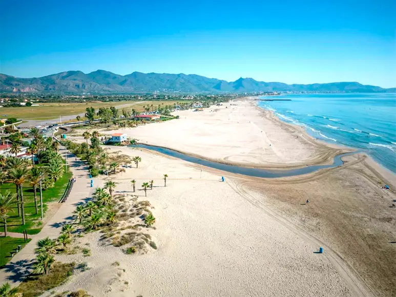 Playa de Castellón: Naturaleza y Relax en la Costa