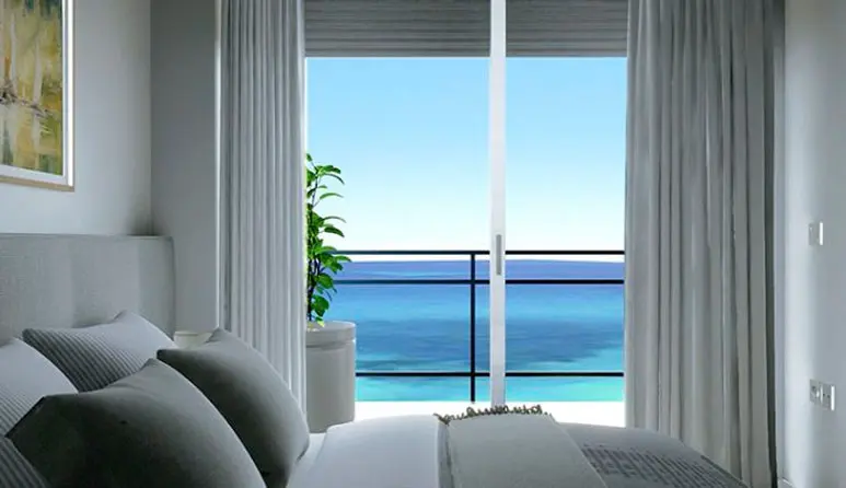 Beachfront apartment with sea views