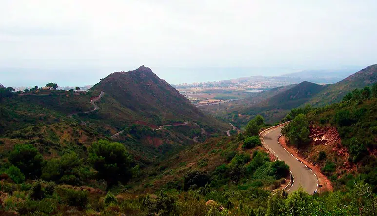 Carretera en el Desierto de las Palmas con vistas a la Costa Azahar