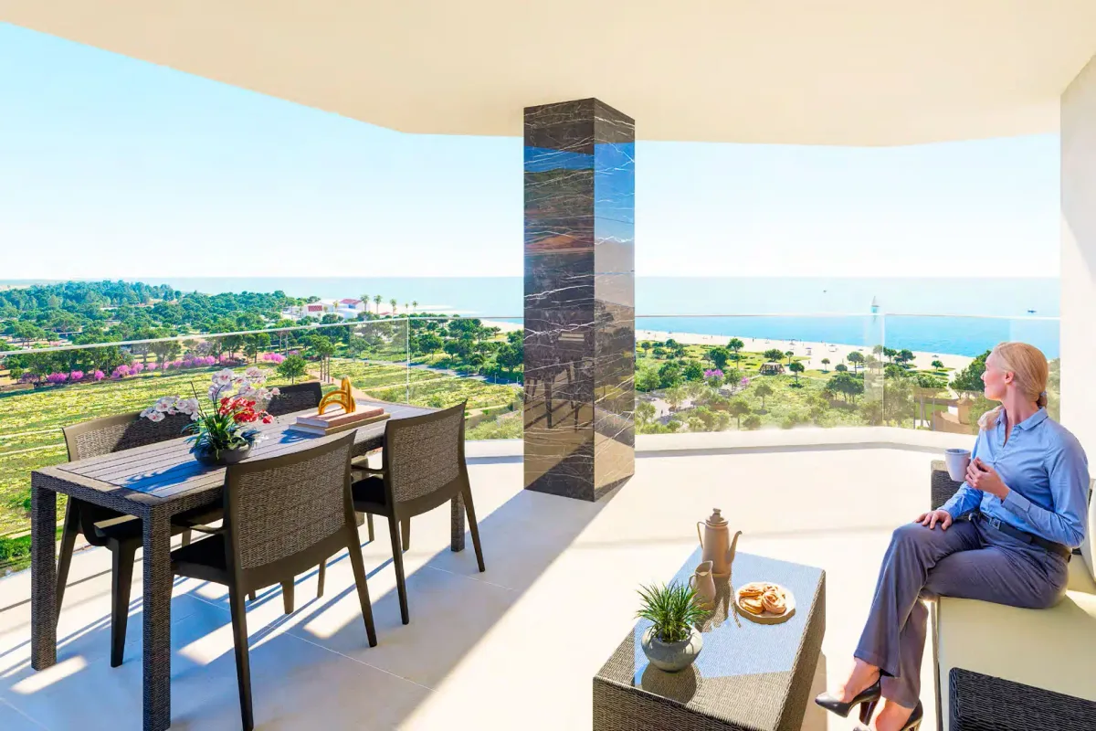 Recreación de la terraza de un apartamento del Edificio Amanecer, con mesa, butacas y vistas al mar