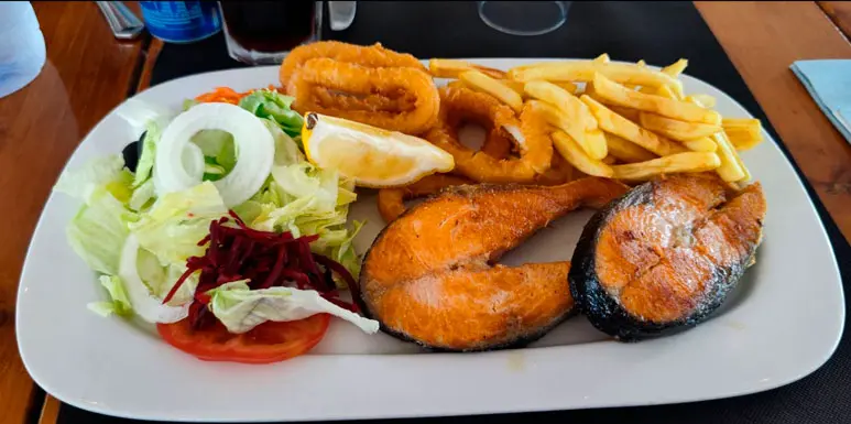 Pescado fresco del día en un restaurante de Oropesa del Mar